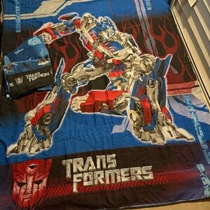 Vintage transformers bed set comforter and sheets included. EUC. Optimus Prime.